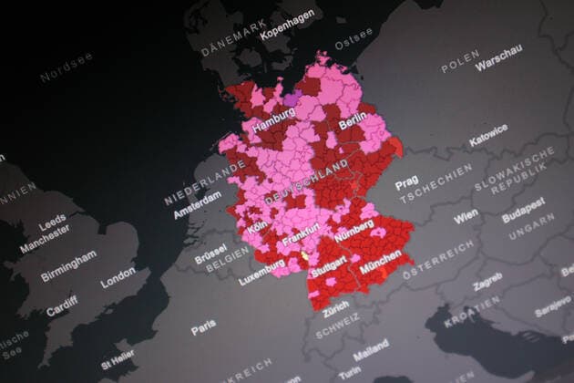 RKI dashboard, 7 day incidence is now 464.1 7 day incidence, RKI dashboard on a monitor on 28 10 2022 in Siegen Germany.
