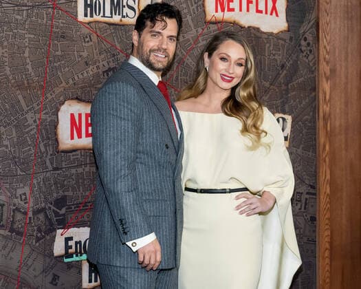 Bilder des Jahres 2022, Entertainment 10 Oktober Entertainment Themen der Woche KW43 Entertainment Bilder des Tages Henry Cavill and Natalie Viscuso arrive on the red carpet for the world premiere of Enola Holmes 2 at the Paris Theater in New York, NY, on Thursday, October 27th, 2022. 1 NYP20221027549 GabrielexHoltermann