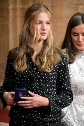 Spanish King Felipe VI and Queen Letizia with daughters Princess of Asturias Leonor de Borbon and Sofia de Borbon during an audience with the awarded the Asturias medal 2022 in Oviedo, on Friday 28 October 2022 Cordon Press