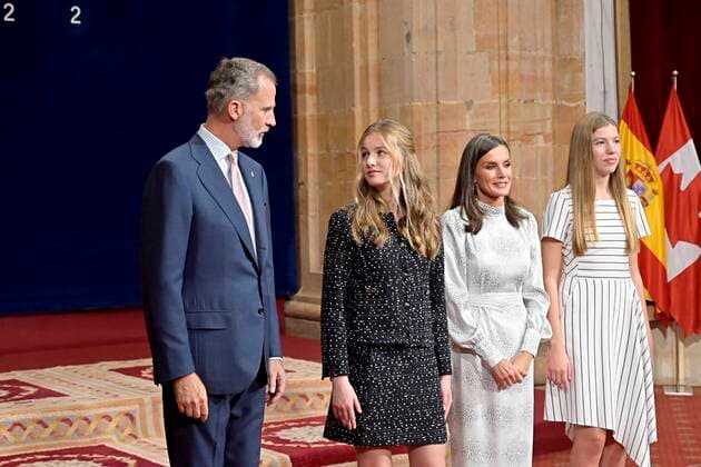 Spanish King Felipe VI and Queen Letizia with daughters Princess of Asturias Leonor de Borbon and Sofia de Borbon during an audience with the awarded the Asturias medal 2022 in Oviedo, on Friday 28 October 2022 Cordon Press