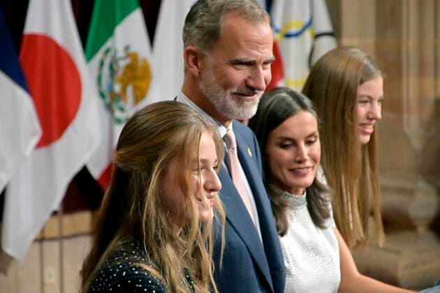 Spanish King Felipe VI and Queen Letizia with daughters Princess of Asturias Leonor de Borbon and Sofia de Borbon during an audience with the awarded the Asturias medal 2022 in Oviedo, on Friday 28 October 2022 Cordon Press