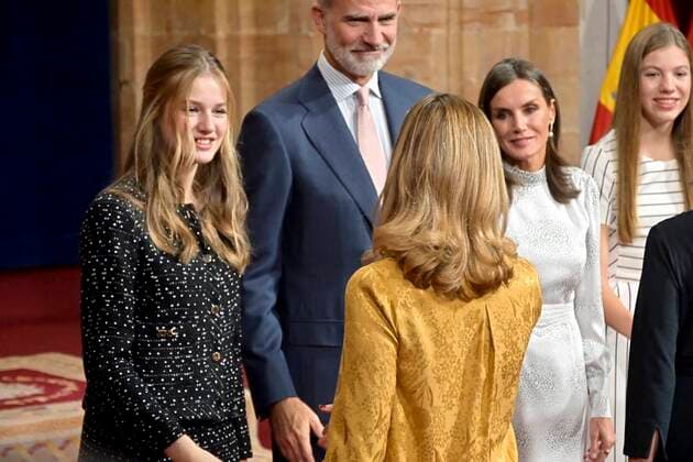 Spanish King Felipe VI and Queen Letizia with daughters Princess of Asturias Leonor de Borbon and Sofia de Borbon during an audience with the awarded the Asturias medal 2022 in Oviedo, on Friday 28 October 2022 Cordon Press