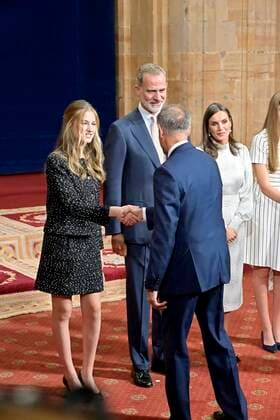 Spanish King Felipe VI and Queen Letizia with daughters Princess of Asturias Leonor de Borbon and Sofia de Borbon during an audience with the awarded the Asturias medal 2022 in Oviedo, on Friday 28 October 2022 Cordon Press