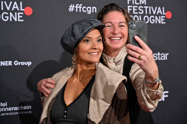 Lucia Peraza Rios with guest at the Film Festival Cologne Awards at the 32 Film Festival Cologne 2022 at E Werk Cologne, 27 10 2022. Foto:xD.xAnoraganingrumx xFuturexImage