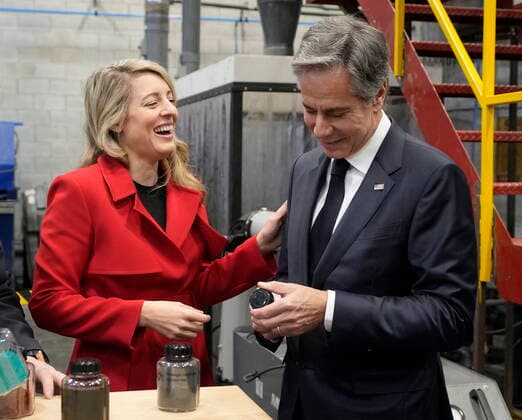 October 28, 2022, Montreal, PQ, Canada: U.S. Secretary of State Antony Blinken and Foreign Affairs Minister Melanie Joly share a laugh during a visit to a battery recycling company Lithion Recycling Inc. in Montreal on Friday, Oct.28, 2022. Montreal Canada  - ZUMAc35_ 20221028_zaf_c35_016 Copyright: xRyanxRemiorzx