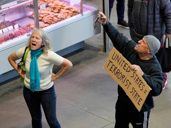 October 28, 2022, Montreal, PQ, CANADA: Protesters shout at US Secretary of State Antony Blinken and Minister of Foreign Affairs Melanie Joly, not pictured, at the Jean Talon Market, in Montreal, Friday, Oct. 28, 2022. Montreal CANADA - ZUMAc35_ 20221028_zaf_c35_026 Copyright: xRyanxRemiorzx
