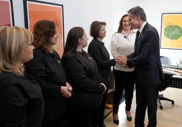 October 28, 2022, Montreal, PQ, CANADA: US Secretary of State Antony Blinken greets refugees from Syria who work at Les filles fattoush, in Montreal, Friday, Oct. 28, 2022. Montreal CANADA  - ZUMAc35_ 20221028_zaf_c35_029 Copyright: xRyanxRemiorzx
