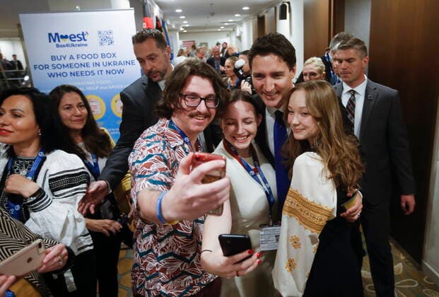 October 28, 2022, WINNIPEG, MB, CANADA: Prime Minister Justin Trudeau is photographed with, from left, Max Kowalchuk, Roxoliana Tsisar and Sasha Tiadlei of Ukrainian Orothodox Youth of Canada after attending and speaking at the opening ceremony of the Triennial Congress of Ukrainian Canadians at the Delta hotel in Winnipeg, Friday, Oct. 28, 2022. WINNIPEG CANADA - ZUMAc35_ 20221028_zaf_c35_069 Copyright: xJohnxWoodsx