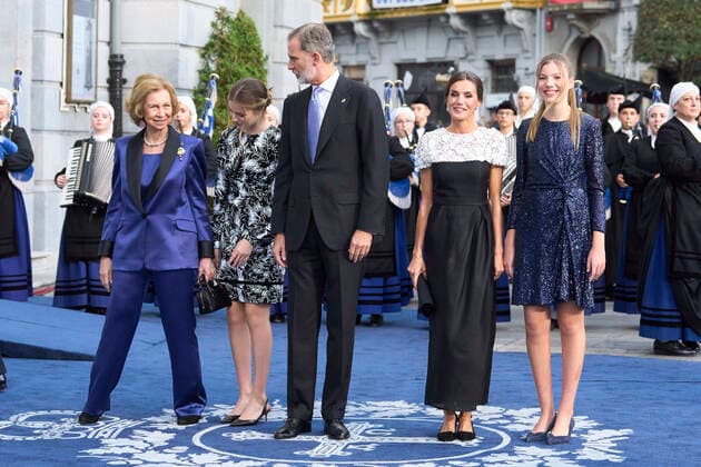 28-10-2022 Campoamor Queen Sofia and Princess Leonor and King Felipe and Queen Letizia and Princess Sofia attend the 2022 Princess of Asturias award ceremony at the Campoamor theatre in Oviedo. No Spain Â  Copyright: xPPEx
