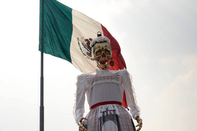 October 28, 2022, Mexico City, Mexico: View of the monumental catrinas that decorate the mega altar on the occasion of the Day of the Dead celebrations in the Mexico City downtown. on October 28, 2022 in Mexico City, Mexico. Mexico City USA - ZUMAe321 20221028_zia_e321_021 Copyright: xCarlosxTischler xEyepixxGroupx
