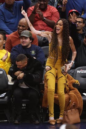 WASHINGTON, D.C. - OCTOBER 28: Winnie Harlow attends the Washington Wizards vs Indiana Pacers Game at the Capital One Arena in Washington, D.C. on October 28, 2022. Copyright: xmpi34x