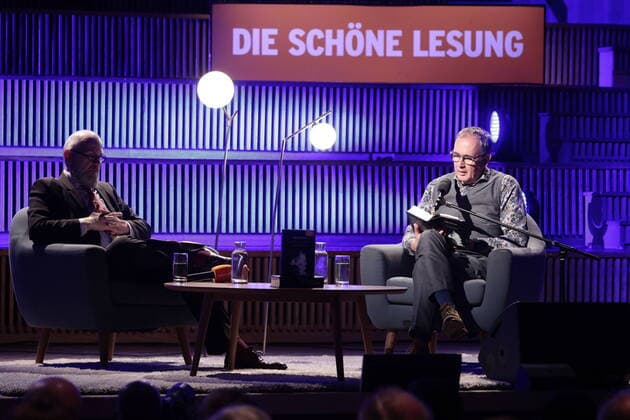 Bilder des Jahres 2022, Entertainment 10 Oktober Entertainment Themen der Woche KW43 Entertainment Bilder des Tages Thomas Böhm, Volker Kutscher, Deutschland, Berlin, Deutschlandpremiere: Volker Kutscher und Transatlantik in Kooperation mit dem Piper Verlag. Die Romane dienten als Vorlage für die international erfolgreiche Fernsehserie Babylon Berlin *** Thomas Böhm, Volker Kutscher, Germany, Berlin, German premiere Volker Kutscher and Transatlantik in cooperation with Piper Verlag The novels served as models for the internationally successful television series Babylon Berlin