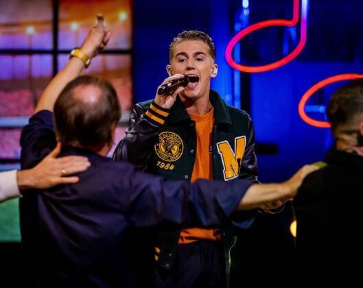 2022 10 29 21 34 26 BAARN Mart Hoogkamer sings the new football national anthem during the live show of I Want Your Song ANP REMKO DE WAAL netherlands out belgium out  Copyright: xx x456932705x originalFilename: 456932705.jpg