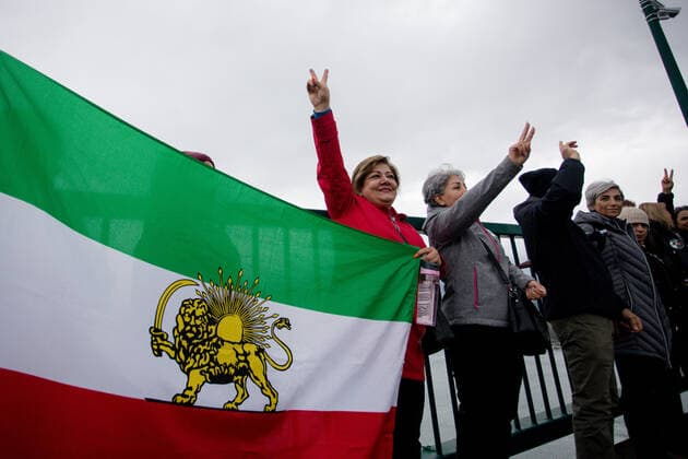October 29, 2022, Vancouver, British Columbia, Canada: People hold an Iranian flag during a protest in Vancouver, British Columbia...The protest brought people together on the Lions Gate Bridge to form a human chain protesting the current Iranian government. Vancouver Canada - ZUMAw171 20221029_znp_w171_008 Copyright: xRyanxWalterxWagnerx