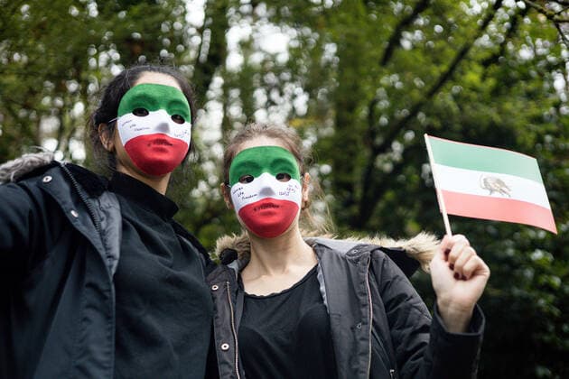 October 29, 2022, Vancouver, British Columbia, Canada: Two people holding an Iranian flag during a protest in Vancouver, British Columbia. Vancouver Canada - ZUMAw171 20221029_znp_w171_003 Copyright: xRyanxWalterxWagnerx