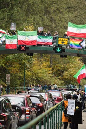 October 29, 2022, Vancouver, British Columbia, Canada: People gather on the Stanley Park causeway to form a human chain to protest the current Iranian government. Vancouver Canada - ZUMAw171 20221029_znp_w171_013 Copyright: xRyanxWalterxWagnerx