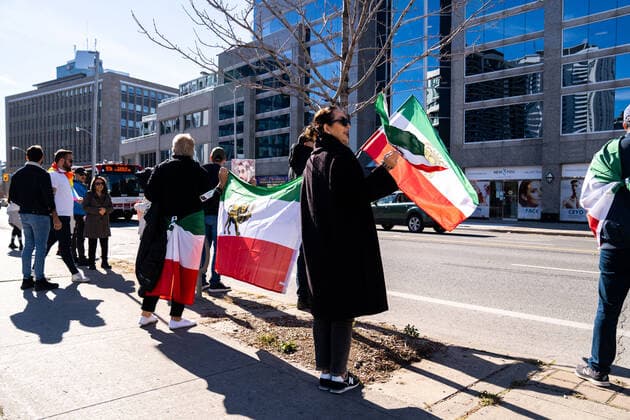 October 29, 2022, Toronto, Canada: People gather along Yonge street in protest against the Iranian government. Toronto Canada  - ZUMA 20221029_mda_m228_260 Copyright: xMichaelxChisholmx
