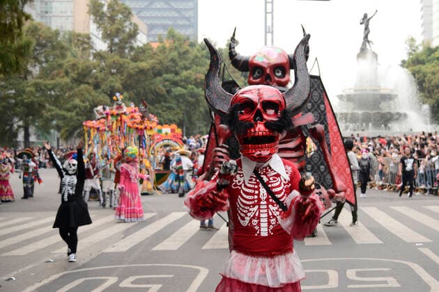 Mexiko, Feierlichkeiten zum Tag der Toten Great Day of the Dead Parade Mexico: The Navel of the Moon October 29, 2022, Mexico City, Mexico: Participants take part during the Great Day of the Dead Parade Mexico: The navel of the moon one of the most representative activities of the Day of the Dead festivities at Reforma Avenue. on October 29, 2022, Mexico City, Mexico. (Photo by Carlos Tischler Eyepix Group) Copyright: xCarlosxTischler EyepixxGroupx CT_29102022_80095