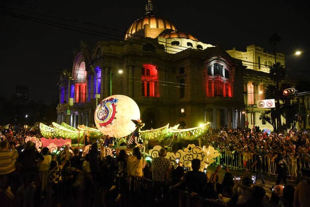 Mexiko, Feierlichkeiten zum Tag der Toten October 29, 2022, Mexico City, Mexico: The Ã¢â‚¬oeGran Desfile de DoÂ­a de Muertos 2022 was held in Mexico City as part of the celebrations of the season. on October 29, 2022, Mexico City, Mexico. Mexico City Mexico - ZUMAe321 20221029_zia_e321_056 Copyright: xMarcoxRodriguezx
