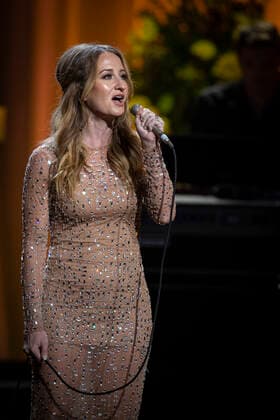 Nashville, Tenn. Margo Price performs during the Coal Miner s Daughter A Celebration of the Life and Music of Loretta Lynn at the Grand Ole Opry in Nashville, Tenn. Credit: Jamie Gilliam The Photo Access USA - 2022 - Coal Miner s Daughter A Celebration of the Life and Music of Loretta Lynn in Nashville, Tennessee.  Copyright: xJamiexGilliamx