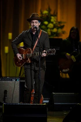 Nashville, Tenn. - Jack White performs during Coal Miner s Daughter A Celebration of the Life and Music of Loretta Lynn at the Grand Ole Opry in Nashville, Tenn. Credit: Jamie Gilliam The Photo Access USA - 2022 - Coal Miner s Daughter A Celebration of the Life and Music of Loretta Lynn in Nashville, Tennessee.  Copyright: xJamiexGilliamx