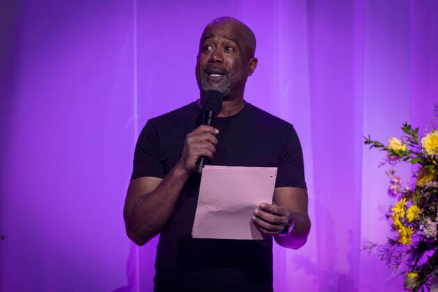 Nashville, Tenn. Darius Rucker speaks during the Coal Miner s Daughter A Celebration of the Life and Music of Loretta Lynn at the Grand Ole Opry in Nashville, Tenn. Credit: Jamie Gilliam The Photo Access USA - 2022 - Coal Miner s Daughter A Celebration of the Life and Music of Loretta Lynn in Nashville, Tennessee.  Copyright: xJamiexGilliamx