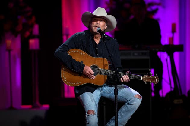 Nashville, Tenn. - Alan Jackson performs during Coal Miner s Daughter A Celebration of the Life and Music of Loretta Lynn at the Grand Ole Opry in Nashville, Tenn. Credit: Jamie Gilliam The Photo Access USA - 2022 - Coal Miner s Daughter A Celebration of the Life and Music of Loretta Lynn in Nashville, Tennessee.  Copyright: xJamiexGilliamx