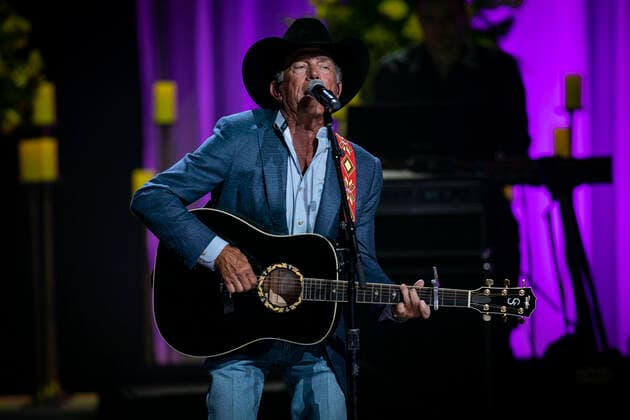Nashville, Tenn. - George Strait performs during Coal Miner s Daughter A Celebration of the Life and Music of Loretta Lynn at the Grand Ole Opry in Nashville, Tenn. Credit: Jamie Gilliam The Photo Access USA - 2022 - Coal Miner s Daughter A Celebration of the Life and Music of Loretta Lynn in Nashville, Tennessee.  Copyright: xJamiexGilliamx