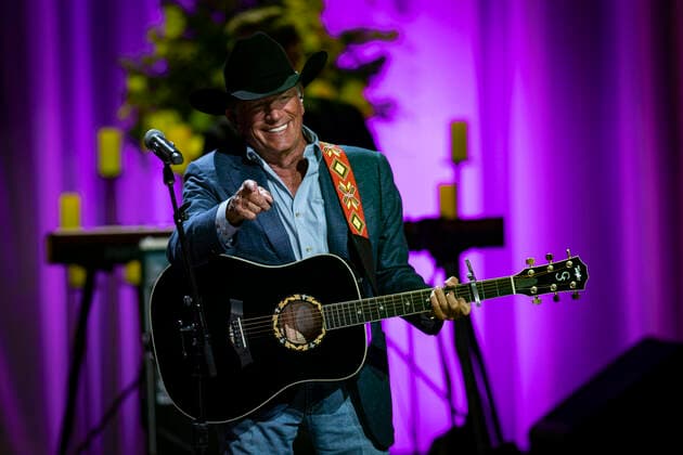Nashville, Tenn. - George Strait performs during Coal Miner s Daughter A Celebration of the Life and Music of Loretta Lynn at the Grand Ole Opry in Nashville, Tenn. Credit: Jamie Gilliam The Photo Access USA - 2022 - Coal Miner s Daughter A Celebration of the Life and Music of Loretta Lynn in Nashville, Tennessee.  Copyright: xJamiexGilliamx