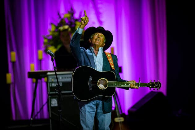 Nashville, Tenn. - George Strait performs during Coal Miner s Daughter A Celebration of the Life and Music of Loretta Lynn at the Grand Ole Opry in Nashville, Tenn. Credit: Jamie Gilliam The Photo Access USA - 2022 - Coal Miner s Daughter A Celebration of the Life and Music of Loretta Lynn in Nashville, Tennessee.  Copyright: xJamiexGilliamx