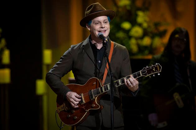Nashville, Tenn. - Jack White performs during Coal Miner s Daughter A Celebration of the Life and Music of Loretta Lynn at the Grand Ole Opry in Nashville, Tenn. Credit: Jamie Gilliam The Photo Access USA - 2022 - Coal Miner s Daughter A Celebration of the Life and Music of Loretta Lynn in Nashville, Tennessee.  Copyright: xJamiexGilliamx