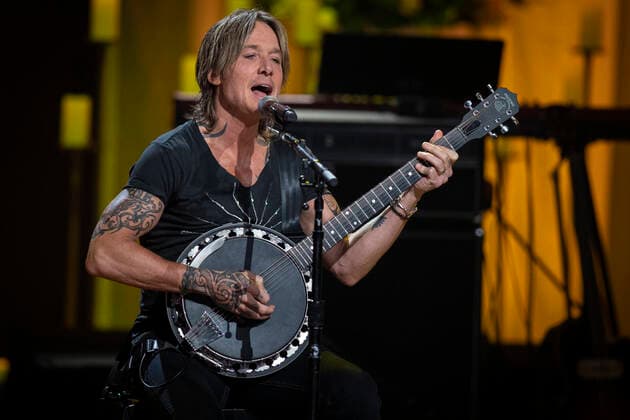 Nashville, Tenn. - Keith Urban performs during the Coal Miner s Daughter A Celebration of the Life and Music of Loretta Lynn at the Grand Ole Opry in Nashville, Tenn. Credit: Jamie Gilliam The Photo Access USA - 2022 - Coal Miner s Daughter A Celebration of the Life and Music of Loretta Lynn in Nashville, Tennessee.  Copyright: xJamiexGilliamx