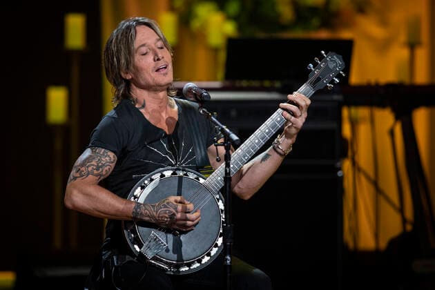 Nashville, Tenn. - Keith Urban performs during the Coal Miner s Daughter A Celebration of the Life and Music of Loretta Lynn at the Grand Ole Opry in Nashville, Tenn. Credit: Jamie Gilliam The Photo Access USA - 2022 - Coal Miner s Daughter A Celebration of the Life and Music of Loretta Lynn in Nashville, Tennessee.  Copyright: xJamiexGilliamx