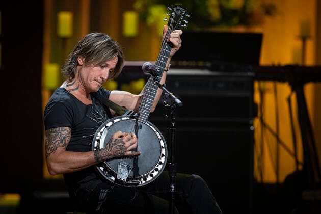 Nashville, Tenn. - Keith Urban performs during the Coal Miner s Daughter A Celebration of the Life and Music of Loretta Lynn at the Grand Ole Opry in Nashville, Tenn. Credit: Jamie Gilliam The Photo Access USA - 2022 - Coal Miner s Daughter A Celebration of the Life and Music of Loretta Lynn in Nashville, Tennessee.  Copyright: xJamiexGilliamx