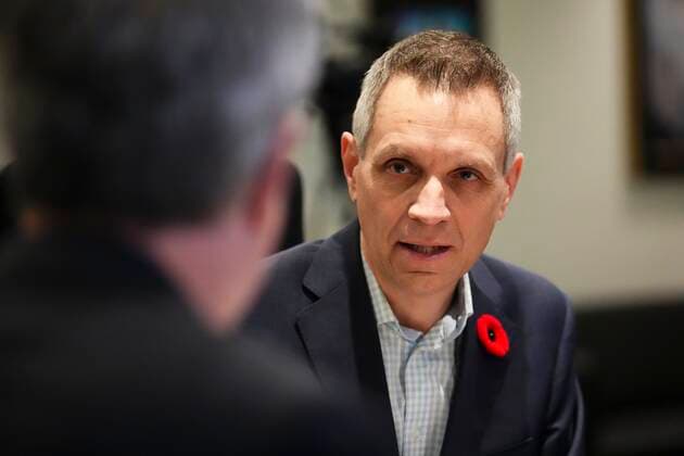 October 31, 2022, Ottawa, ON, CAN: Ottawa mayor-elect Mark Sutcliffe speaks to reporters as he is welcomed to the mayor s office at City Hall by outgoing mayor Jim Watson in Ottawa, on Monday, Oct. 31, 2022. Ottawa CAN  - ZUMAc35_ 20221031_zaf_c35_005 Copyright: xSeanxKilpatrickx