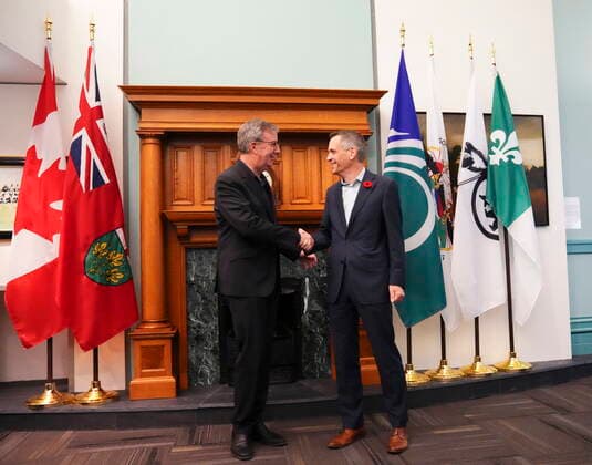 October 31, 2022, Ottawa, ON, CAN: Outgoing Ottawa mayor Jim Watson welcomes mayor-elect Mark Sutcliffe to the mayor s office at City Hall in Ottawa, on Monday, Oct. 31, 2022. Ottawa CAN  - ZUMAc35_ 20221031_zaf_c35_006 Copyright: xSeanxKilpatrickx