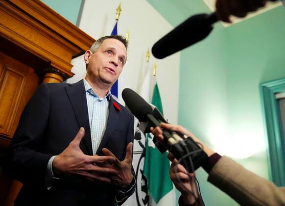 October 31, 2022, Ottawa, ON, CAN: Ottawa mayor-elect Mark Sutcliffe speaks to reporters as he is welcomed to the mayor s office at City Hall by outgoing mayor Jim Watson in Ottawa, on Monday, Oct. 31, 2022. Ottawa CAN  - ZUMAc35_ 20221031_zaf_c35_008 Copyright: xSeanxKilpatrickx