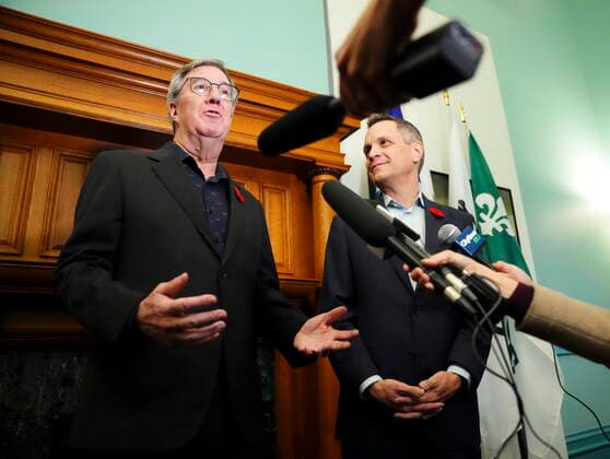 October 31, 2022, Ottawa, ON, CAN: Outgoing Ottawa mayor Jim Watson (left) welcomes mayor-elect Mark Sutcliffe to the mayor s office at City Hall in Ottawa, on Friday, Oct. 28, 2022. Ottawa CAN  - ZUMAc35_ 20221031_zaf_c35_009 Copyright: xSeanxKilpatrickx