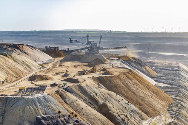 News Themen der Woche KW44 News Bilder des Tages Der Aussichtspunkt Hochneukrich auf den Tagebau Garzweiler Nord mit Blick auf das nach Westen fortschreitende Abbaufeld 01.11.2022 Jüchen Hochneukirch NRW Deutschland *** The Hochneukrich vantage point on the Garzweiler North open pit mine with a view of the mining field advancing to the west 01 11 2022 Jüchen Hochneukirch NRW Germany