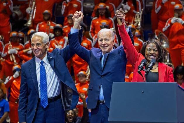 News Themen der Woche KW44 News Bilder des Tages President Joe Biden attends at a Get Out The Vote Rally for Florida gubernatorial candidate Charlie Crist at Florida Memorial University in Miami Gardens, Florida on Tuesday, November 1, 2022. 1 MIA20221101102 GARYxIxROTHSTEIN