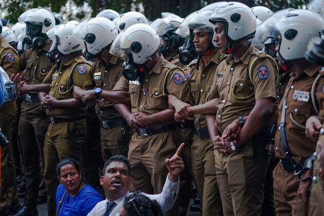 News Themen der Woche KW44 Anti-government Protest March And Rally In Colombo Political parties, trade unions, mass organizations, and student associations organized a protest march and rally against the government on November 02, 2022 in Colombo, Sri Lanka. The opposition political parties Samagi Jana Balawegaya, led by Opposition Leader Sajith Premadasa, participated in this protest. Colombo Sri Lanka  Copyright: xThilinaxKaluthotagex originalFilename: kaluthotage-notitle221102_npaBm.jpg