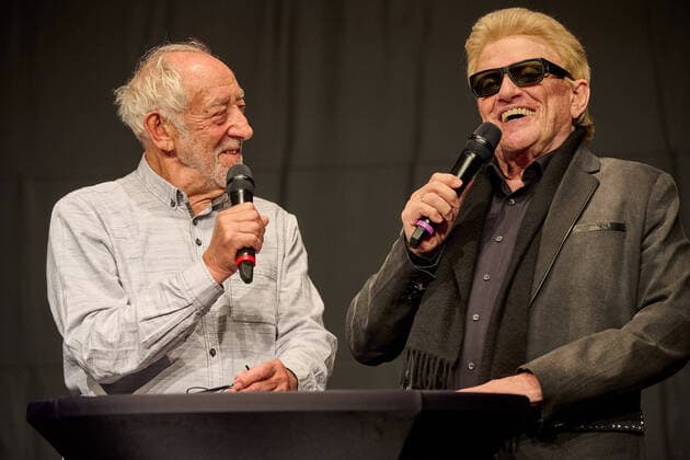 Bilder des Jahres 2022, Entertainment 11 November Entertainment Themen der Woche KW44 Entertainment Bilder des Tages Heino besucht Dieter Hallervorden in seinem Theater in Dessau Deutschland, Dessau, 03.11.2022: Heino und Dieter Hallervorden im Mitteldeutschen Theater in Dessau. Im Rahmen seiner Kirchentournee Die Himmel rühmen treffen sich Heino und Dieter Hallervorden auf einer Pressekonferenz in Dessau. Heino besucht vorab alle Auftrittsorte und erzählt Details zur geplanten Tournee. *** Heino visits Dieter Hallervorden at his theater in Dessau Germany, Dessau, 03 11 2022 Heino and Dieter Hallervorden at the Mitteldeutsches Theater in Dessau As part of his church tour Die Himmel rühmen Heino and Dieter Hallervorden meet at a press conference in Dessau Heino visits all performance venues in advance and tells details of the planned tour