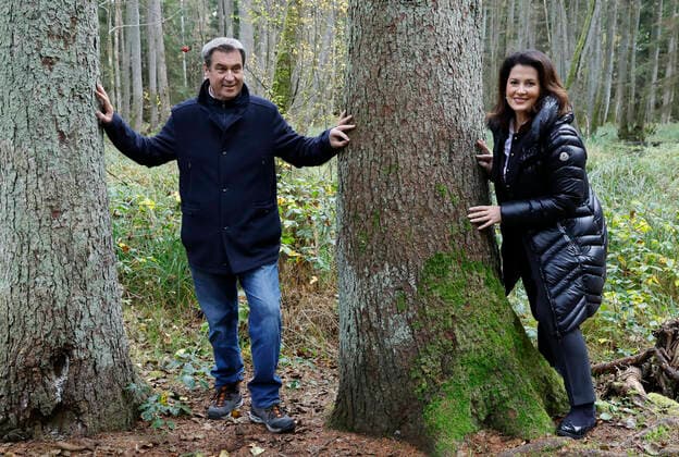 News Themen der Woche KW44 News Bilder des Tages Ministerpräsident Markus Söder und Forstministerin Michaela Kaniber (beide CSU) weisen drei neue Naturwälder aus in Nuernberg (Reichswald), Deutschland, HMB Media Schumacher, bfischu ----------- Ministerpräsident Markus Söder , Forstministerin Michaela Kaniber *** Minister President Markus Söder and Minister of Forestry Michaela Kaniber both CSU designate three new natural forests in Nuremberg Reichswald , Germany, HMB Media Schumacher, bfischu Minister President Markus Söder , Minister of Forestry Michaela Kaniber Copyright: HMBxMedia Schumacher