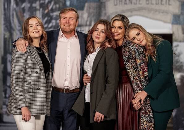 Bilder des Jahres 2022, Entertainment 11 November Entertainment Themen der Woche KW44 Entertainment Bilder des Tages 2022-11-04 14:03:50 AMSTERDAM - King Willem-Alexander, Queen Maxima and princesses Amalia, Ariane and Alexia pose during the photo session in the Nieuwe Kerk. ANP REMKO DE WAAL netherlands out - belgium out *** 2022 11 04 14 03 50 AMSTERDAM King Willem Alexander, Queen Maxima and princesses Amalia, Ariane and Alexia pose during the photo session in the Nieuwe Kerk ANP REMKO DE WAAL netherlands out belgium out  Copyright: xx x457220399x originalFilename: 457220399.jpg