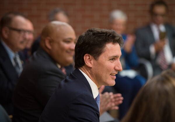 November 4, 2022, ON, CANADA: Prime Minster Justin Trudeau speaks with families at the Dennis Timbrell Community Centre in Toronto, Friday, Nov. 4, 2022. CANADA  - ZUMAc35_ 20221104_zaf_c35_088 Copyright: xTijanaxMartinx