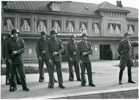 RECORD DATE NOT STATED Swedish military at Östersund Central Station, during World War II. Copyright: xpiemagsx swrailpie25102022-40735 !ACHTUNG AUFNAHMEDATUM GESCHÄTZT!