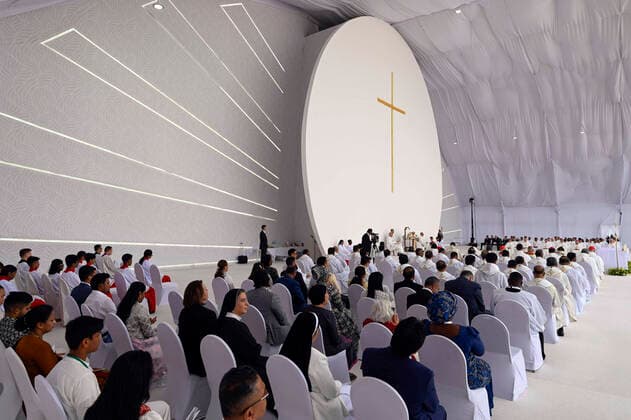 News Themen der Woche KW44 News Bilder des Tages November 5, 2022, x: This handout picture provided by the shows Pope Francis presiding over an open-air mass at Bahrain National Stadium in Riffa, near the capital Manama, 05 November 2022..ANSA . (NPK) x - ZUMAa110 20221105_zaf_a110_002 Copyright: xVaticanxMediax