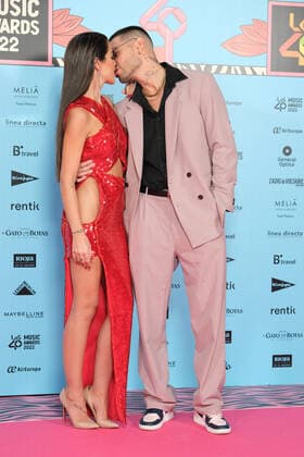November 4, 2022, Madrid, Spain: Violeta Mangrinan and Fabio Colloricchio attend the red carpet for the LOS40 Music Awards 2022 at the WiZink Center in Madrid. Madrid Spain - ZUMAs197 20221104_zaa_s197_195 Copyright: xAtilanoxGarciax