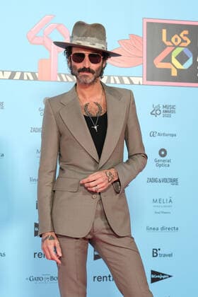 November 4, 2022, Madrid, Spain: JosÃ Miguel Conejo Torres, better known as Leiva attends the red carpet for the LOS40 Music Awards 2022 at the WiZink Center in Madrid. Madrid Spain - ZUMAs197 20221104_zaa_s197_209 Copyright: xAtilanoxGarciax