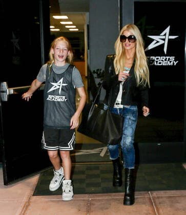 Jessica Simpson At Basketball In Los Angeles. Featuring: Jessica Simpson Where: Los Angeles, California, United States When: 04 Nov 2022 Credit: BauerGriffin INSTARimages.com Cover Images Copyright: xx 52145144 EDITORIAL USE ONLY. NOT FOR USE BY NEWSPAPERS BASED IN THE UK.
